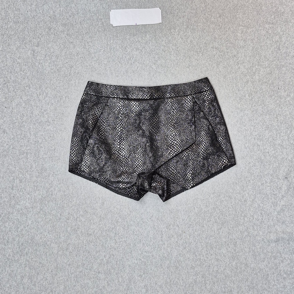 Express Women Shorts 0 Black Snakeskin Print Zipper 3" Inseam NWT